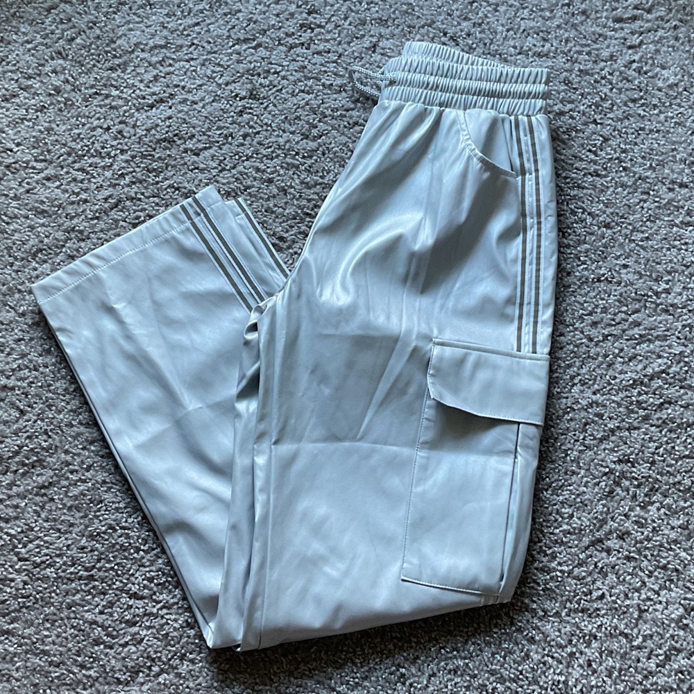 Women's Gray/Silver Cargo Pants, Size S